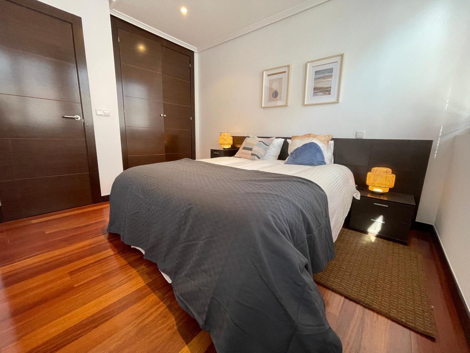 Atuaire Home Vivienda A Luminosa Parking Incluido En Plena Calle Comercial Burgos Bagian luar foto