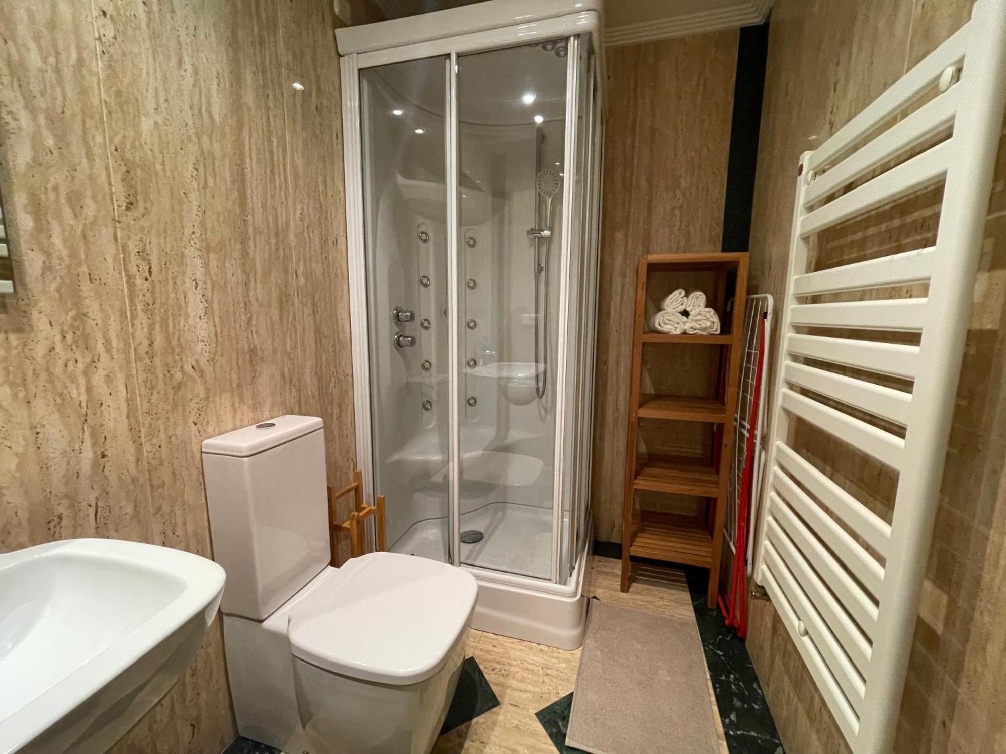 Atuaire Home Vivienda A Luminosa Parking Incluido En Plena Calle Comercial Burgos Bagian luar foto